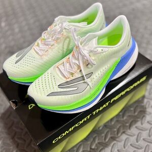 Skechers Performance AERO Razor (Womens 9)